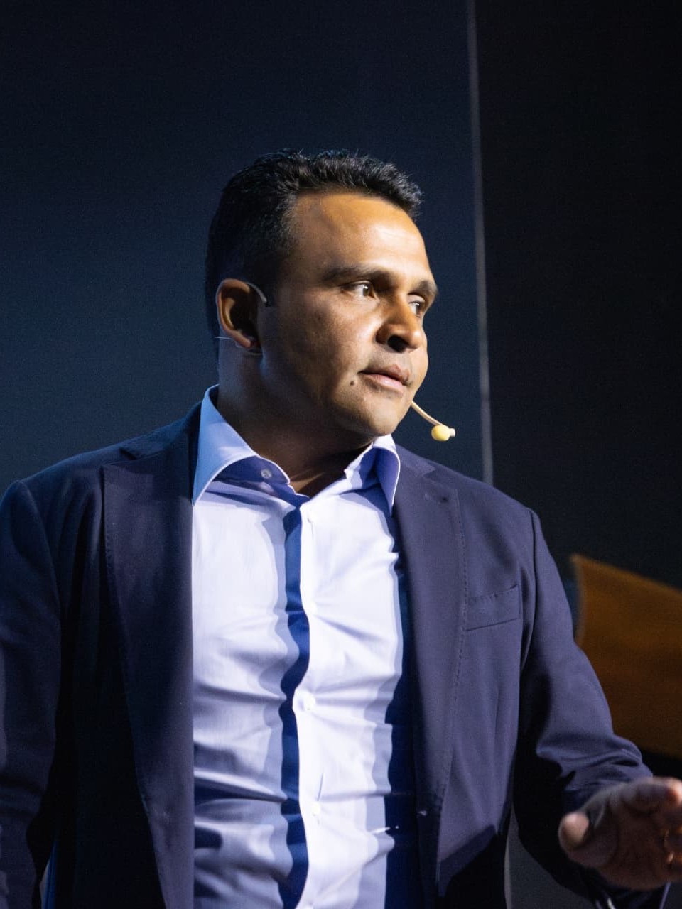 Álvaro dos Anjos, cofundador da B2G Gestora, palestrando em evento